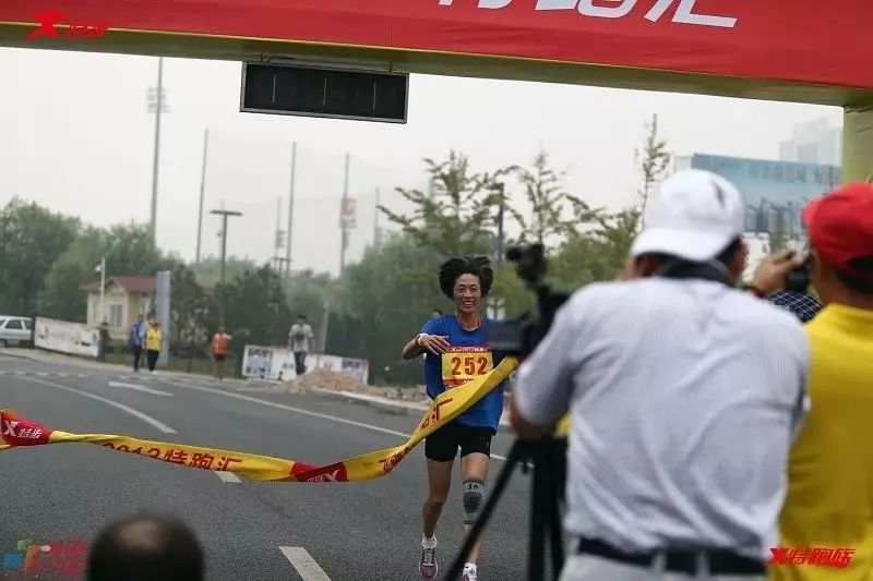 唐辉揭秘：首位全运会马拉松业余女子冠军的幕后故事