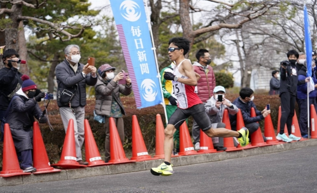 谁说黄种人跑不进205！铃木健吾2:04:56刷新日本马拉松纪录