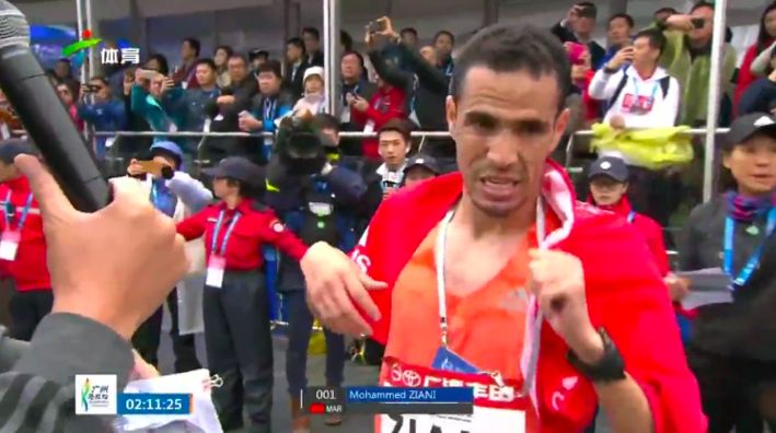 广州马拉松，李子成2小时16分夺得国内男子第一