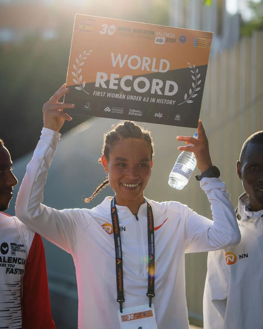 新闻｜提速 70 秒！吉迪 62:52 创造女子世界半马新纪录