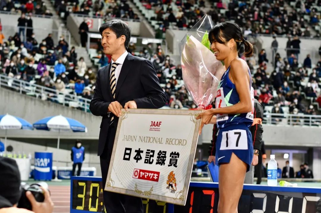 他们更强了！相泽晃、新谷仁美分别打破日本男女万米纪录！