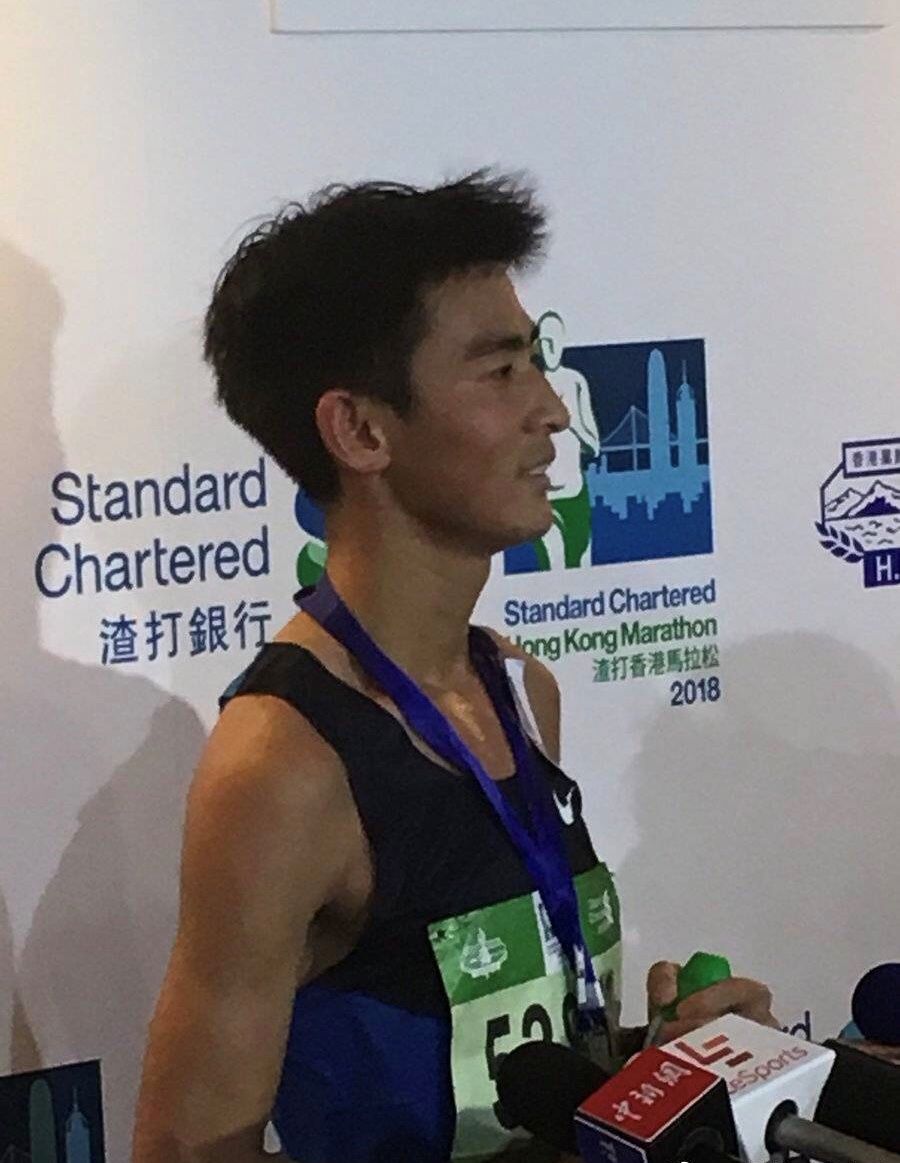 香港马拉松，李春晖夺半程冠军，李少壮半程第六名