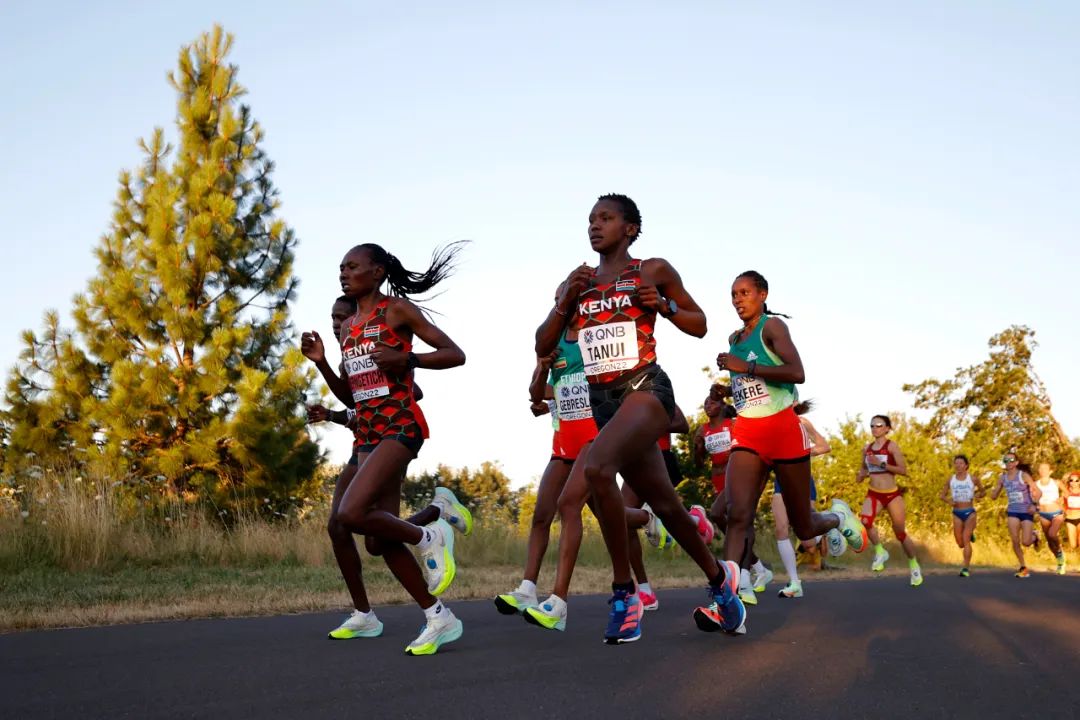 世锦赛｜女子马拉松：3 人刷新赛会纪录，张德顺第 11 名
