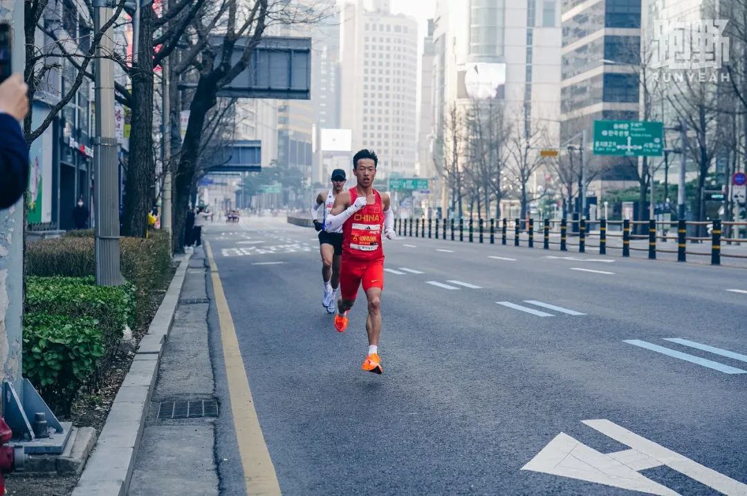 比赛｜首尔马拉松冠军2:05:27，彭建华达标世锦赛，但冲击国家纪录未果